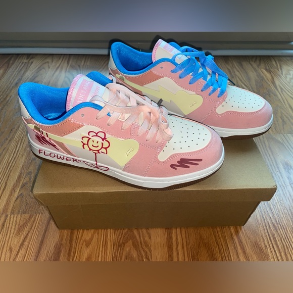 Brand NEW Size 43 sneakers - Picture 2 of 4